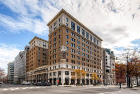 Отель Global Luxury Suites at The White House  Вашингтон